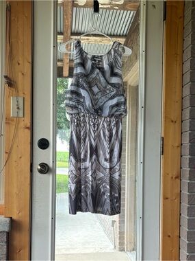 Live and Let Live - Women's Sleeveless Gray Patterned Dress